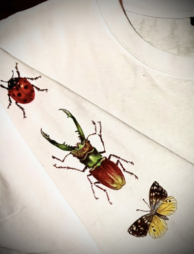 Tシャツの中の虫達